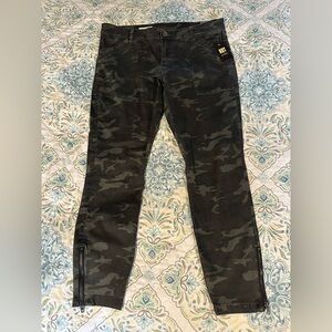 New Kut from the Kloth Women’s Ankle Skinny Leg Green Brown Camo Pants Size 14